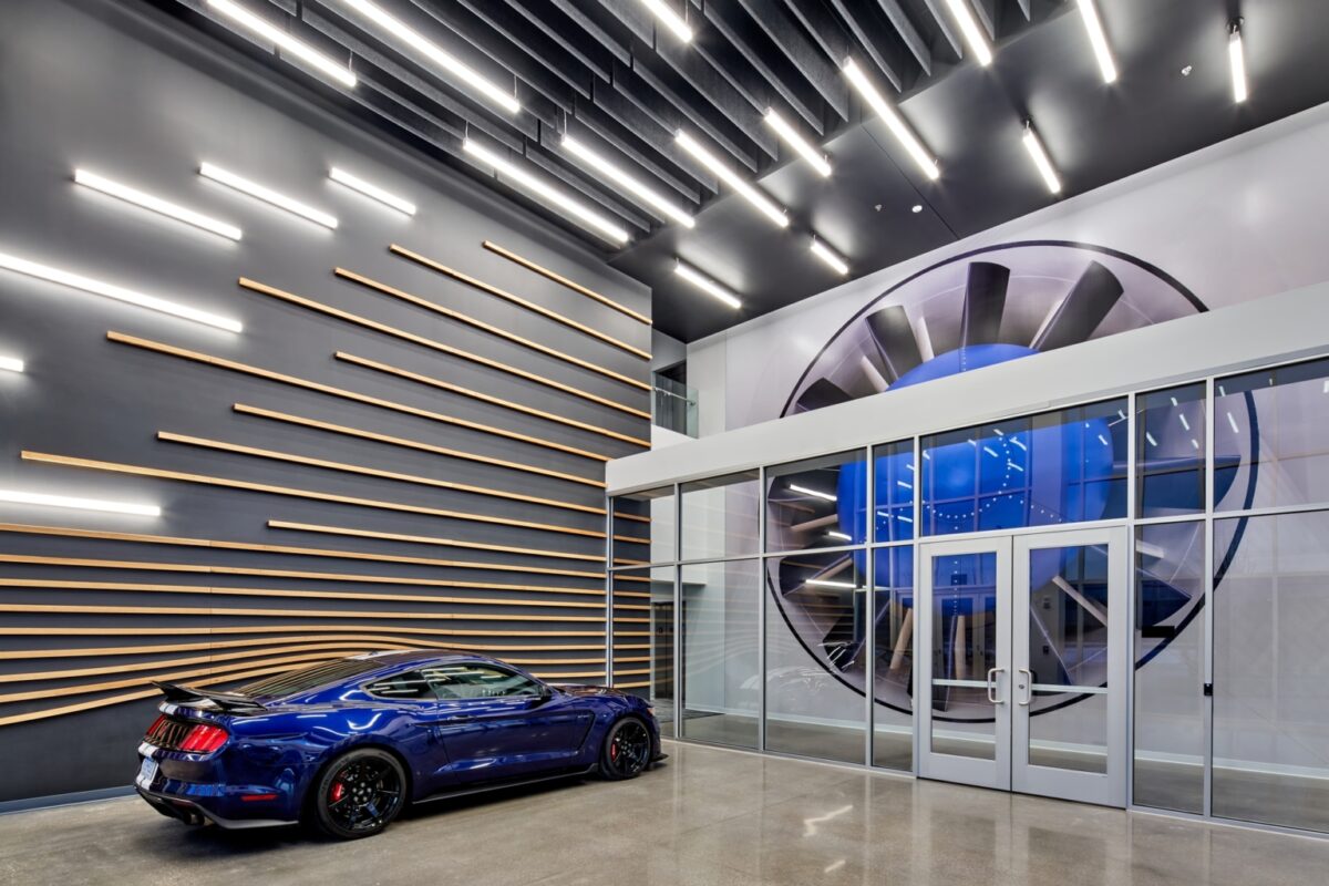Ford(フォード)の車両性能および電化センター - ミシガン州アレンパークのショールーム