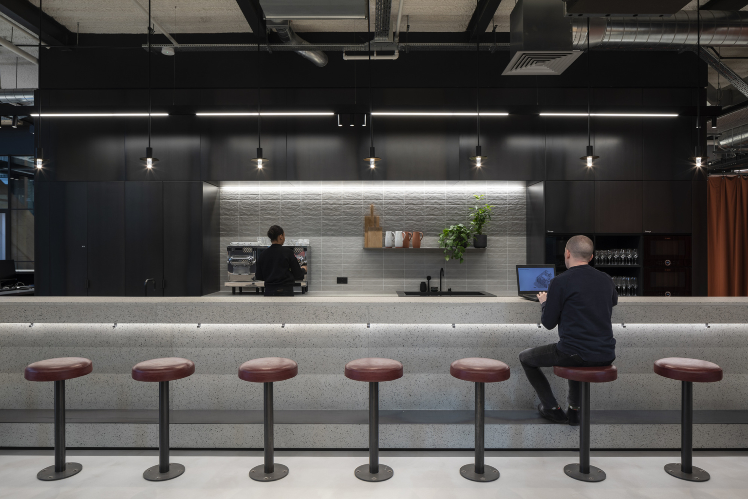 Gensler(ゲンスラー)のオフィス - イギリス,ロンドンのカフェスペース