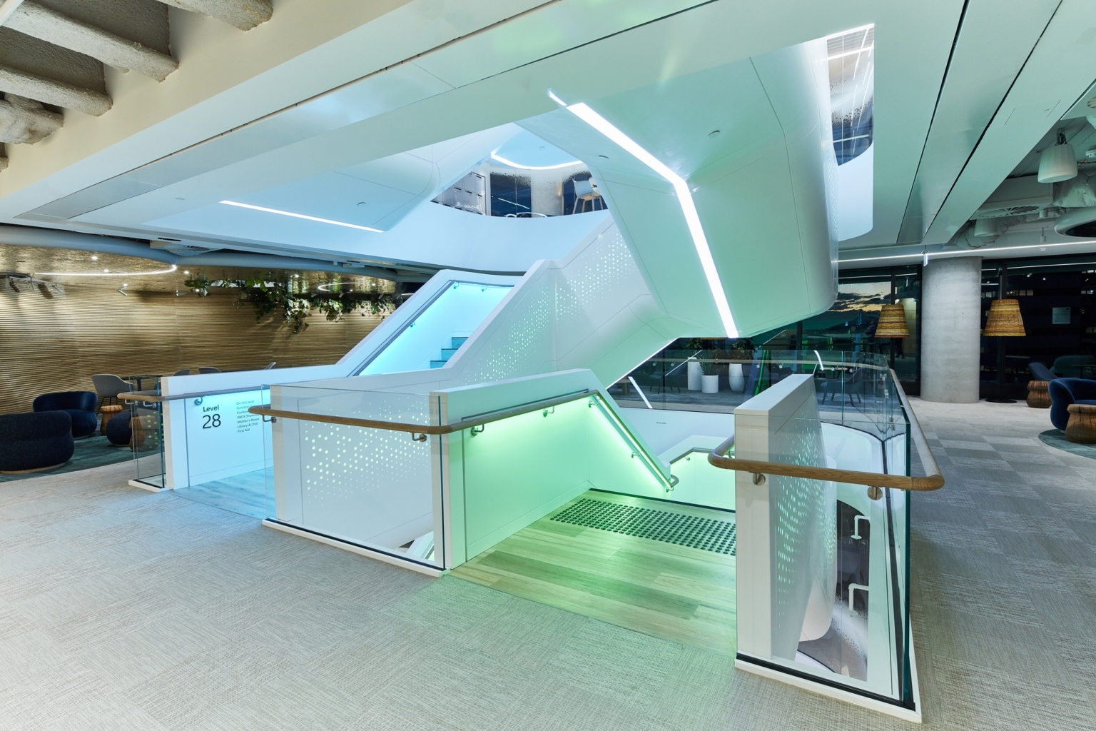 Microsoft（マイクロソフト）のアフターコロナのハイブリッドオフィスの階段