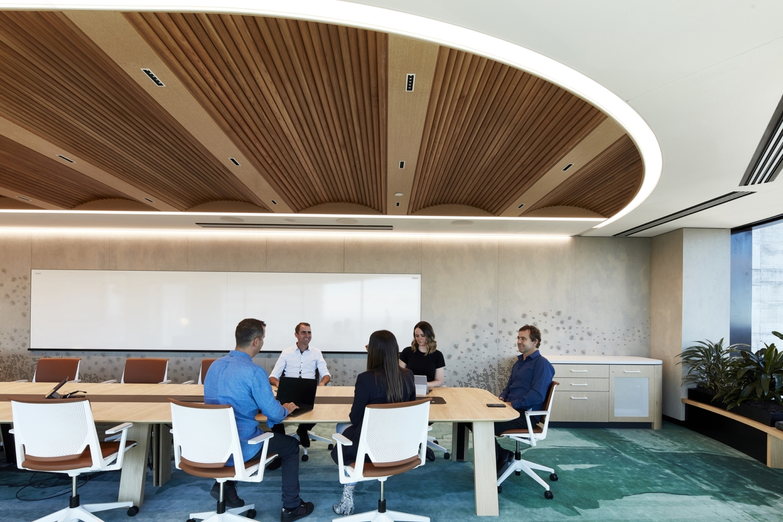 Microsoft（マイクロソフト）のアフターコロナのハイブリッドオフィスの会議/ミーティングスペース