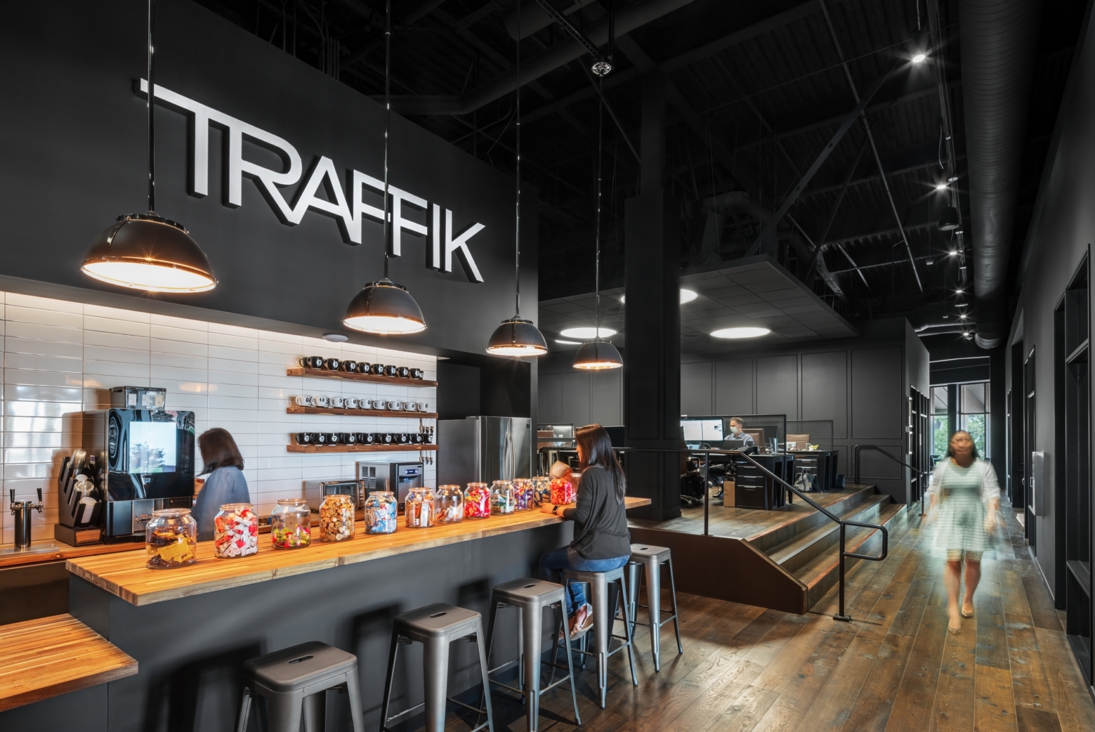 Traffikのオフィス- カリフォルニア州, アーバインのカフェスペース