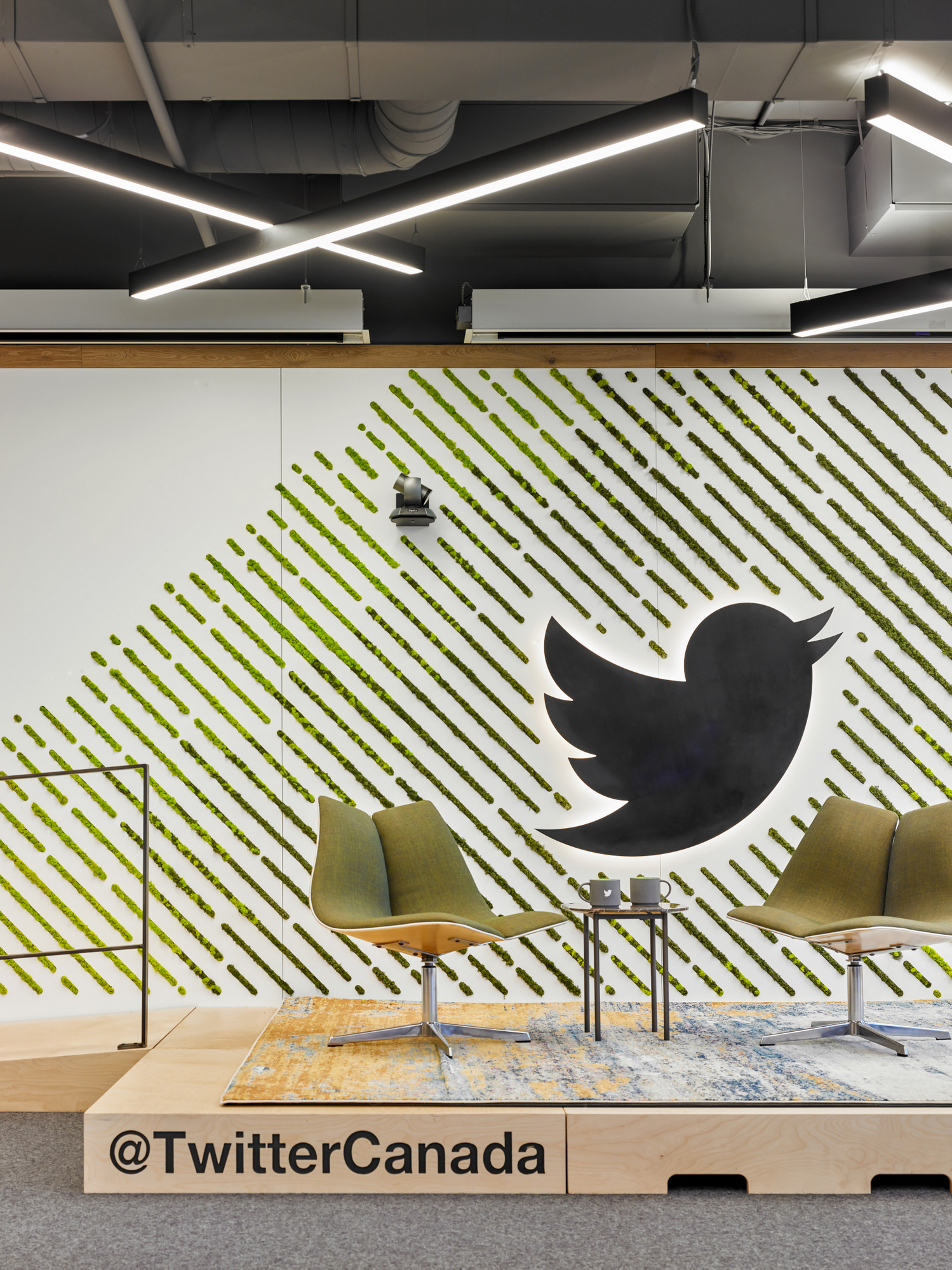 Twitter（ツイッター）のナチュラルかっこいいオフィスのオープンスペース