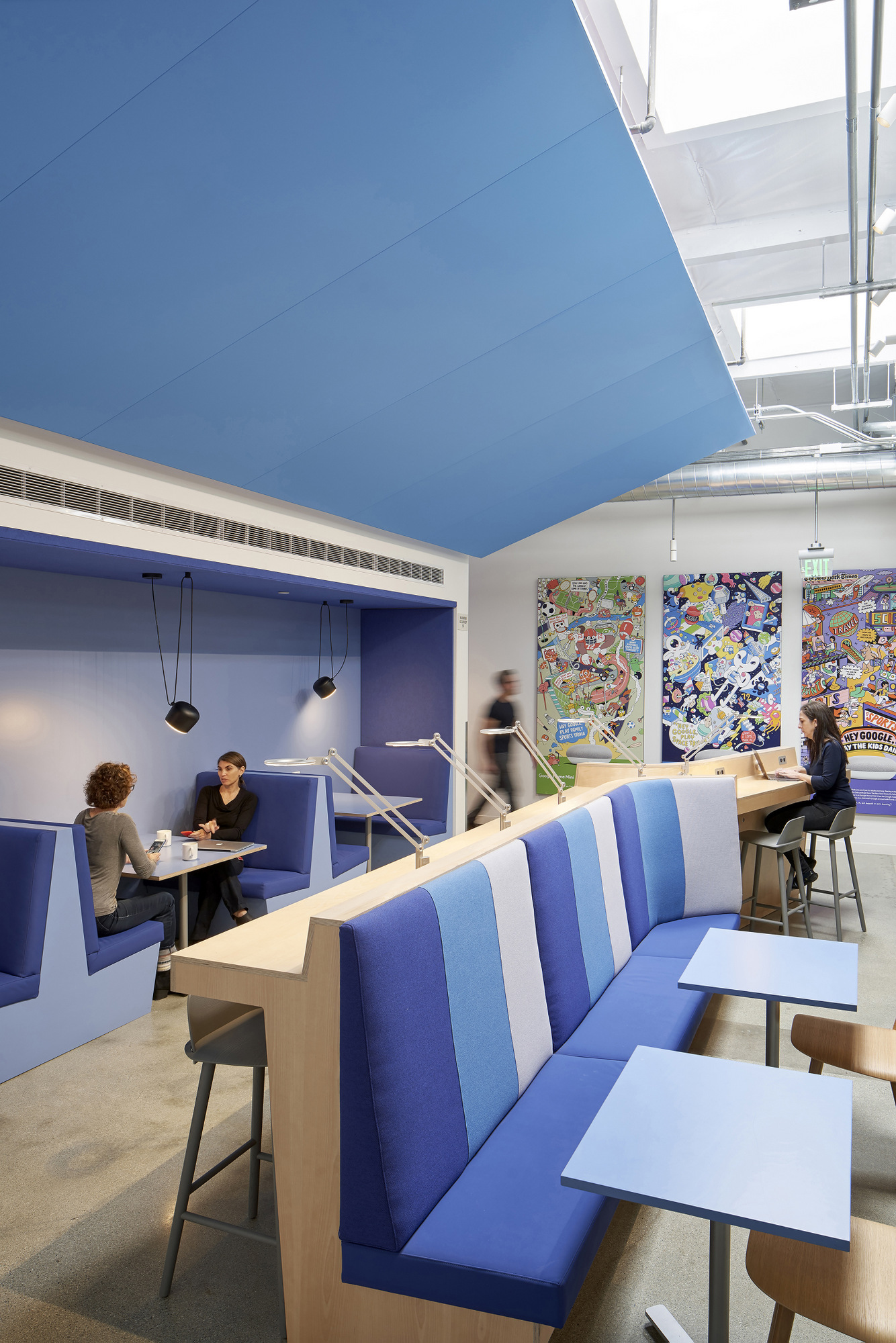 Google(グーグル)ショアバードキャンパスのオフィス - マウンテンビュー, カリフォルニア州のカフェスペース