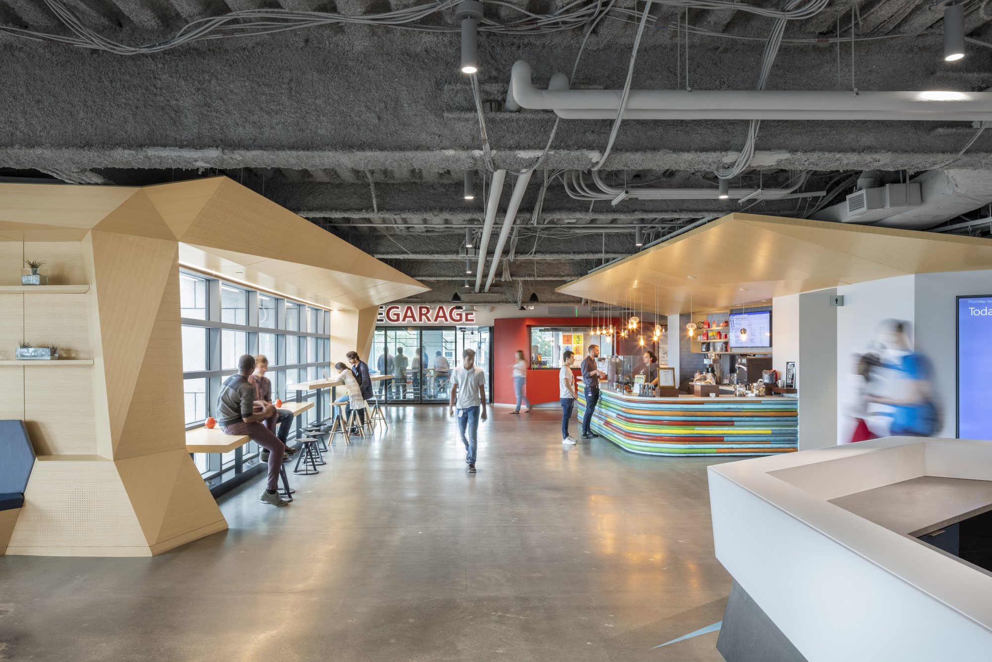 Microsoft(マイクロソフト) New England Research & Development Center (NERD) のオフィス – ケンブリッジ, イギリスの廊下