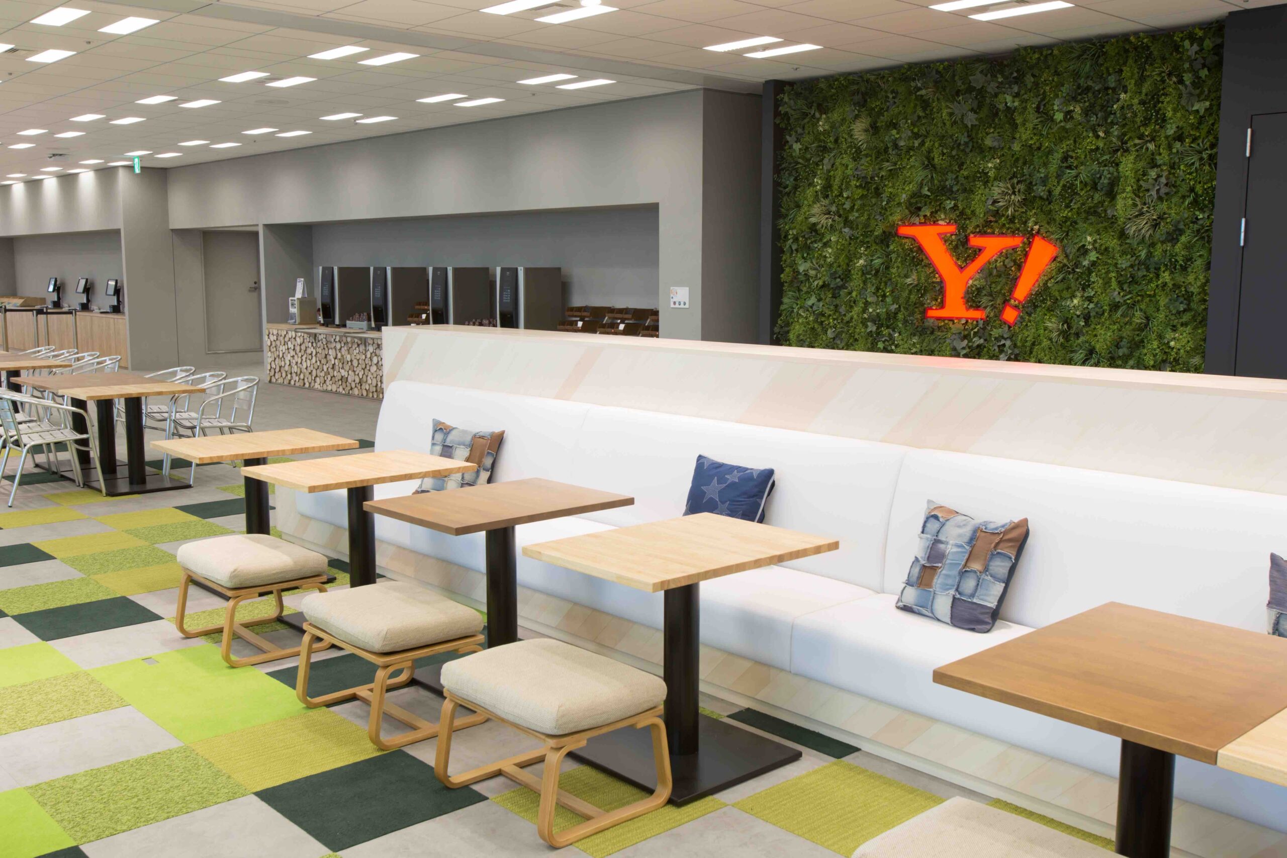 Yahoo!JAPANの「情報の交差点」がテーマの革新的なオフィスのオープンスペース