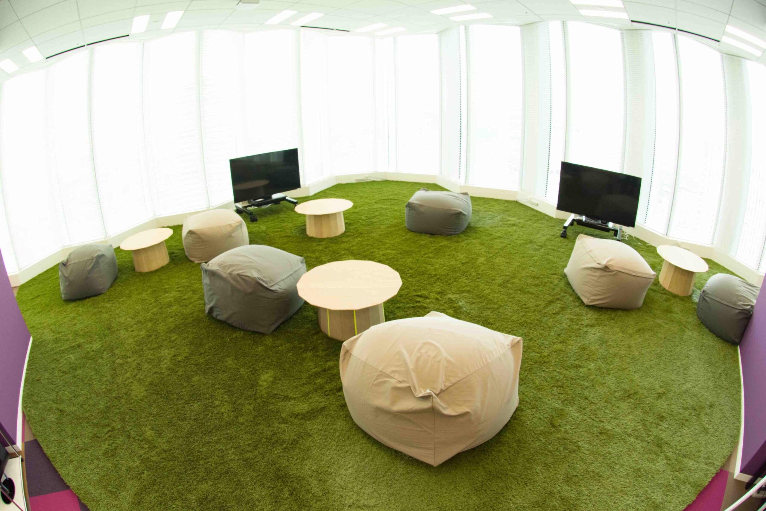 Yahoo!JAPANの「情報の交差点」がテーマの革新的なオフィスのオープンスペース