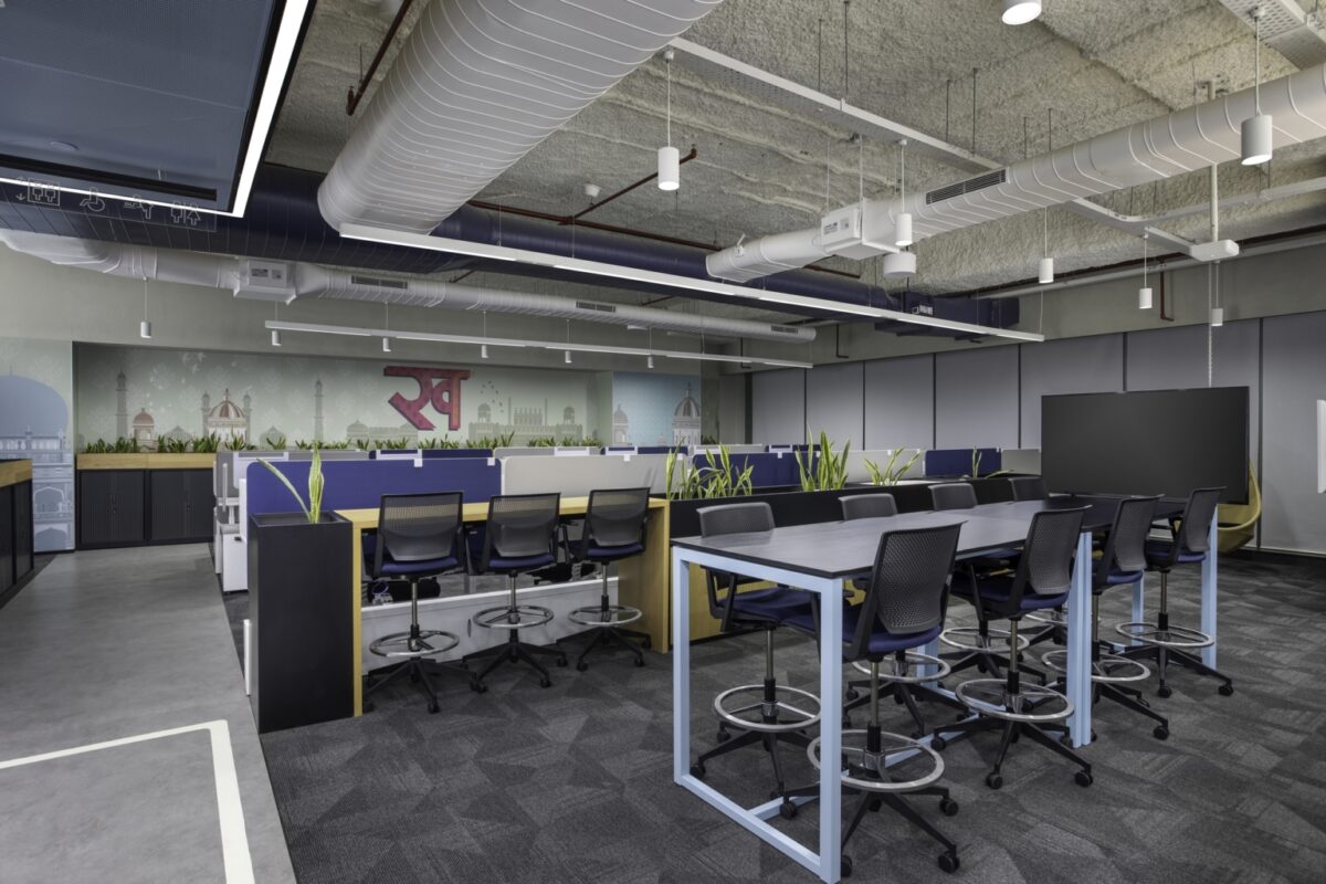 Gartner(ガートナー)のブルーグラデーションが集中力を高めるオフィス インド, グルグラム OFFICELOVERS
