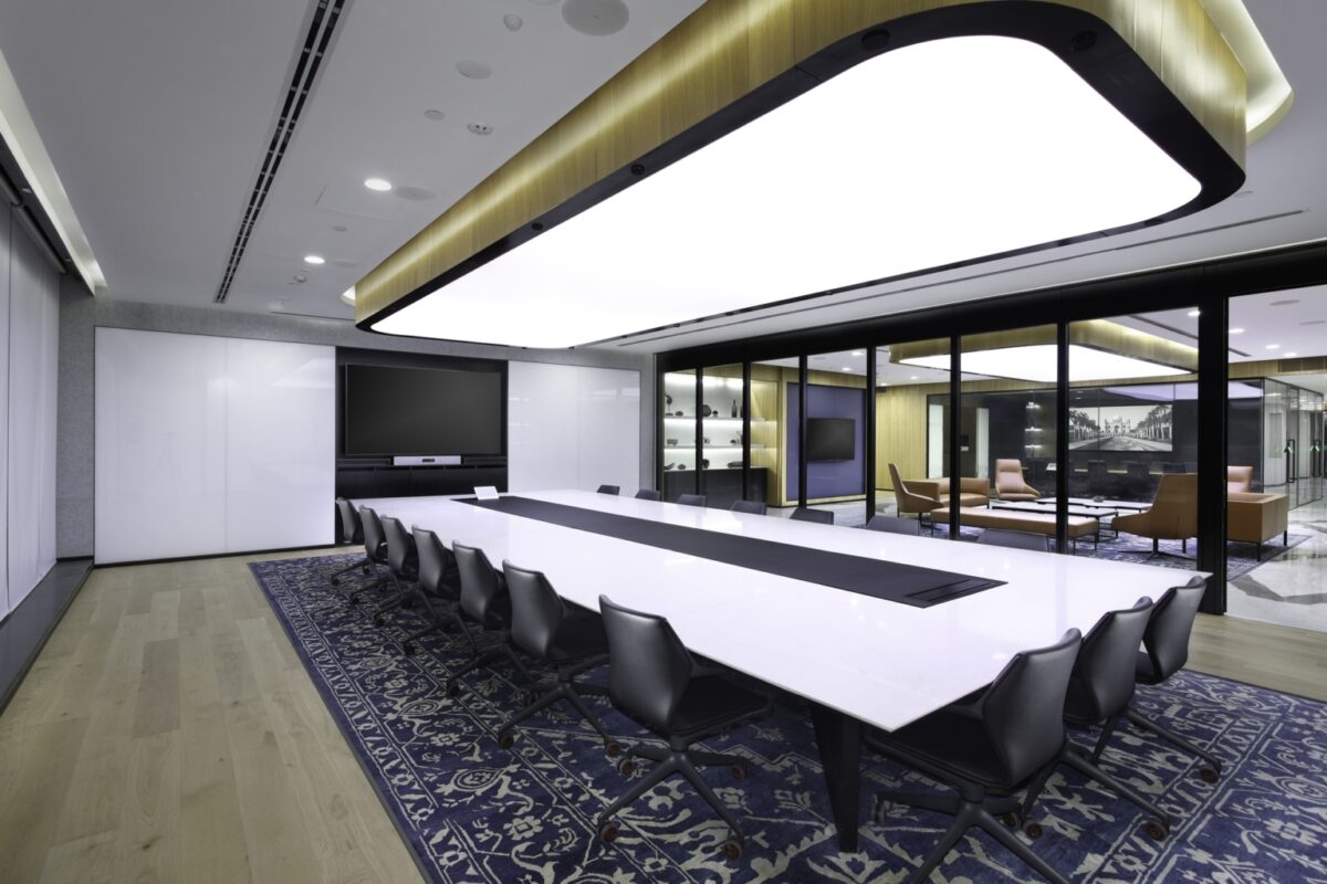 Gartner(ガートナー)のブルーグラデーションが集中力を高めるオフィス インド, グルグラム OFFICELOVERS