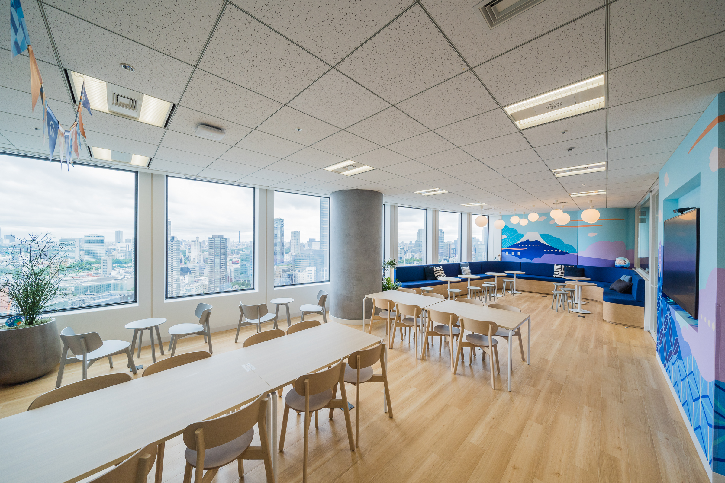 【Workdayのオフィスデザイン】- 東京, 六本木のオープンスペース