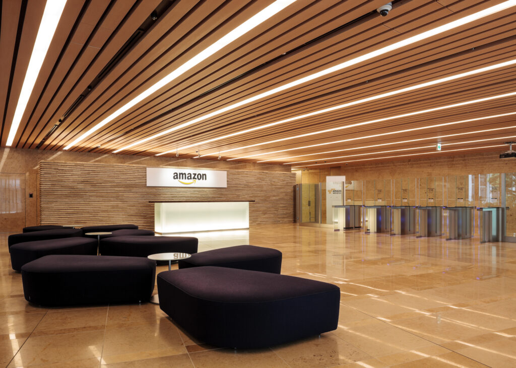 【アマゾンジャパン(Amazon Japan)のオフィスデザイン】国際色の豊かなオフィス 東京, 目黒 OFFICELOVERS