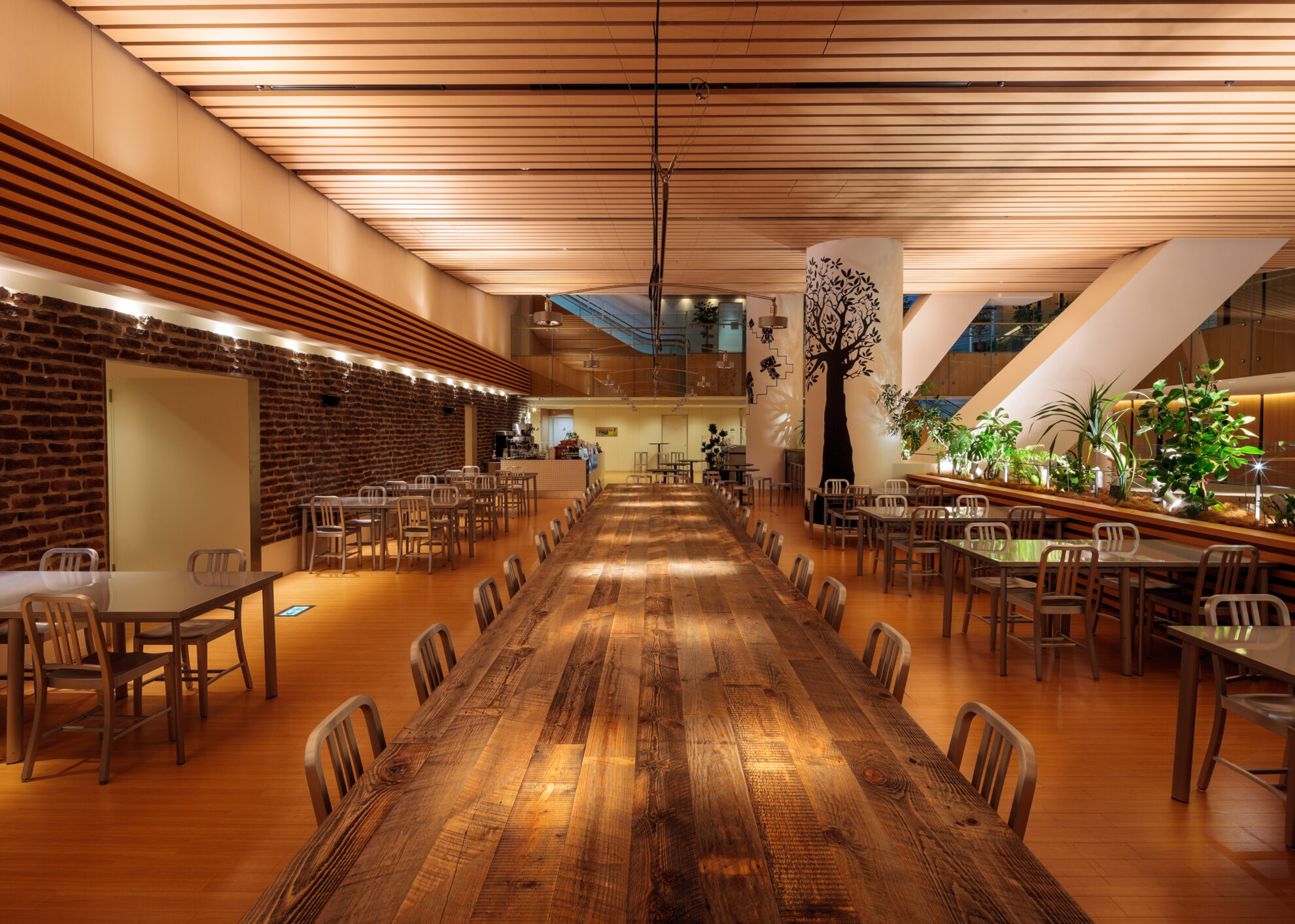 【アマゾンジャパン(Amazon Japan)のオフィスデザイン】国際色の豊かなオフィス 東京, 目黒 OFFICELOVERS