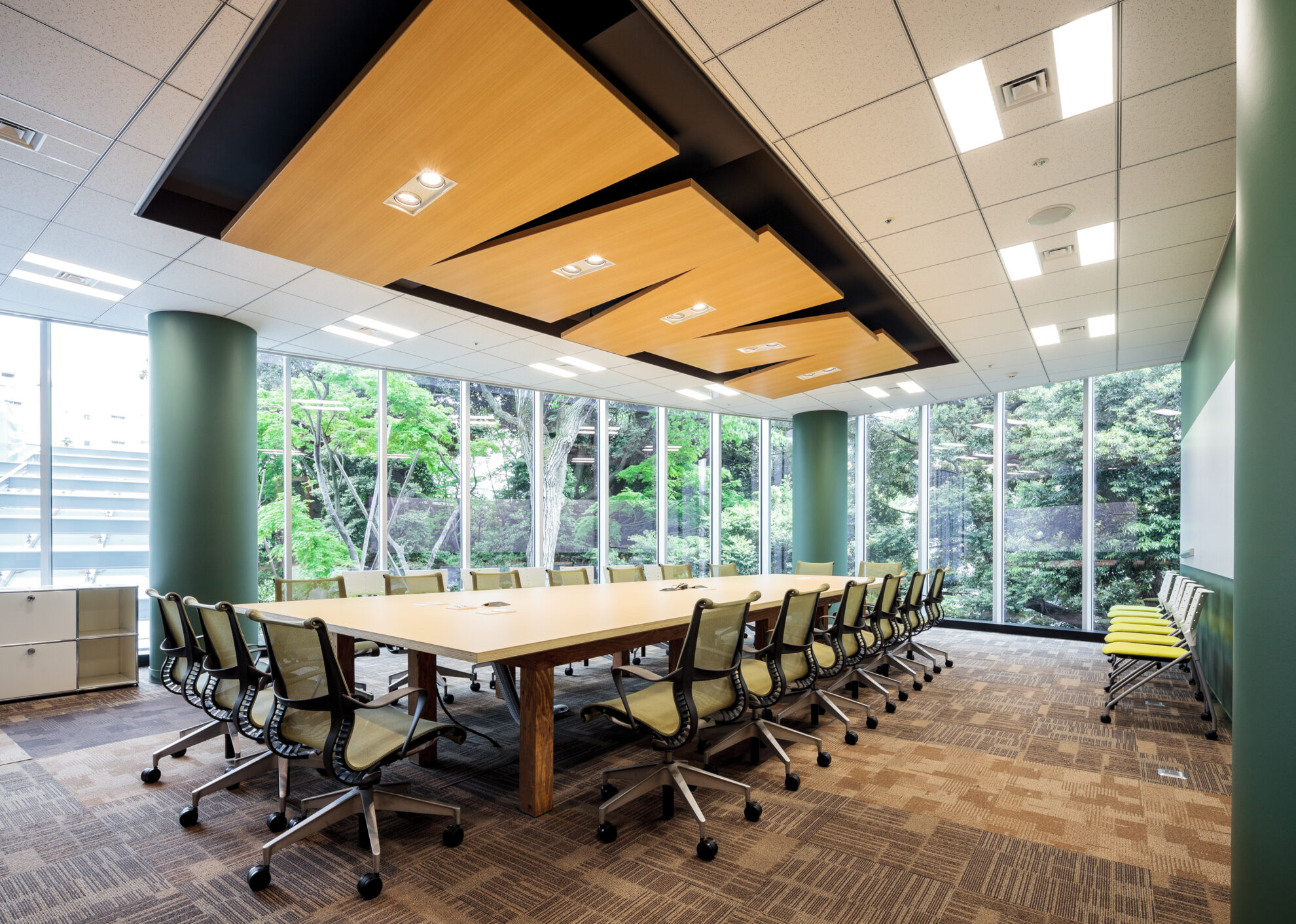 【アマゾンジャパン(Amazon Japan)のオフィスデザイン】国際色の豊かなオフィス 東京, 目黒 OFFICELOVERS