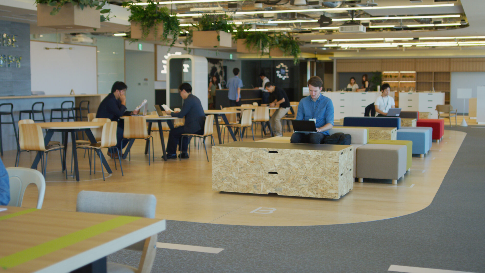 【アマゾンジャパン(Amazon Japan)のオフィスデザイン】国際色の豊かなオフィス 東京, 目黒 OFFICELOVERS