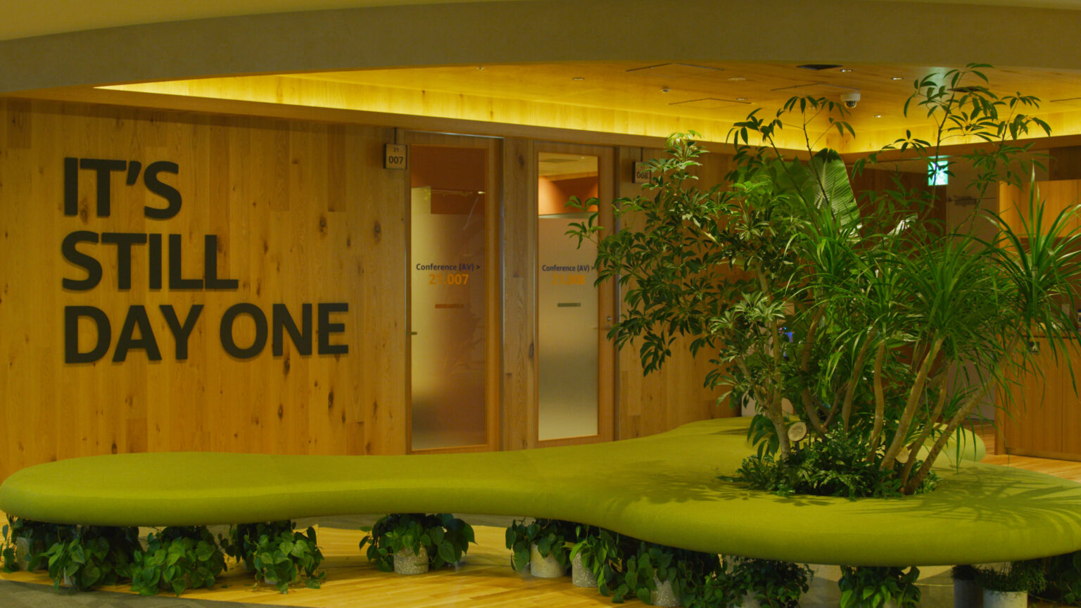 【アマゾンジャパン(Amazon Japan)のオフィスデザイン】国際色の豊かなオフィス 東京, 目黒 OFFICELOVERS