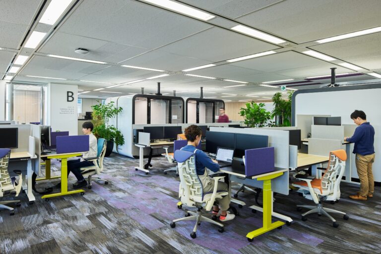 【日本マイクロソフトのオフィスデザイン】ハイブリッドワークを目指す新オフィス 東京,品川 OFFICELOVERS