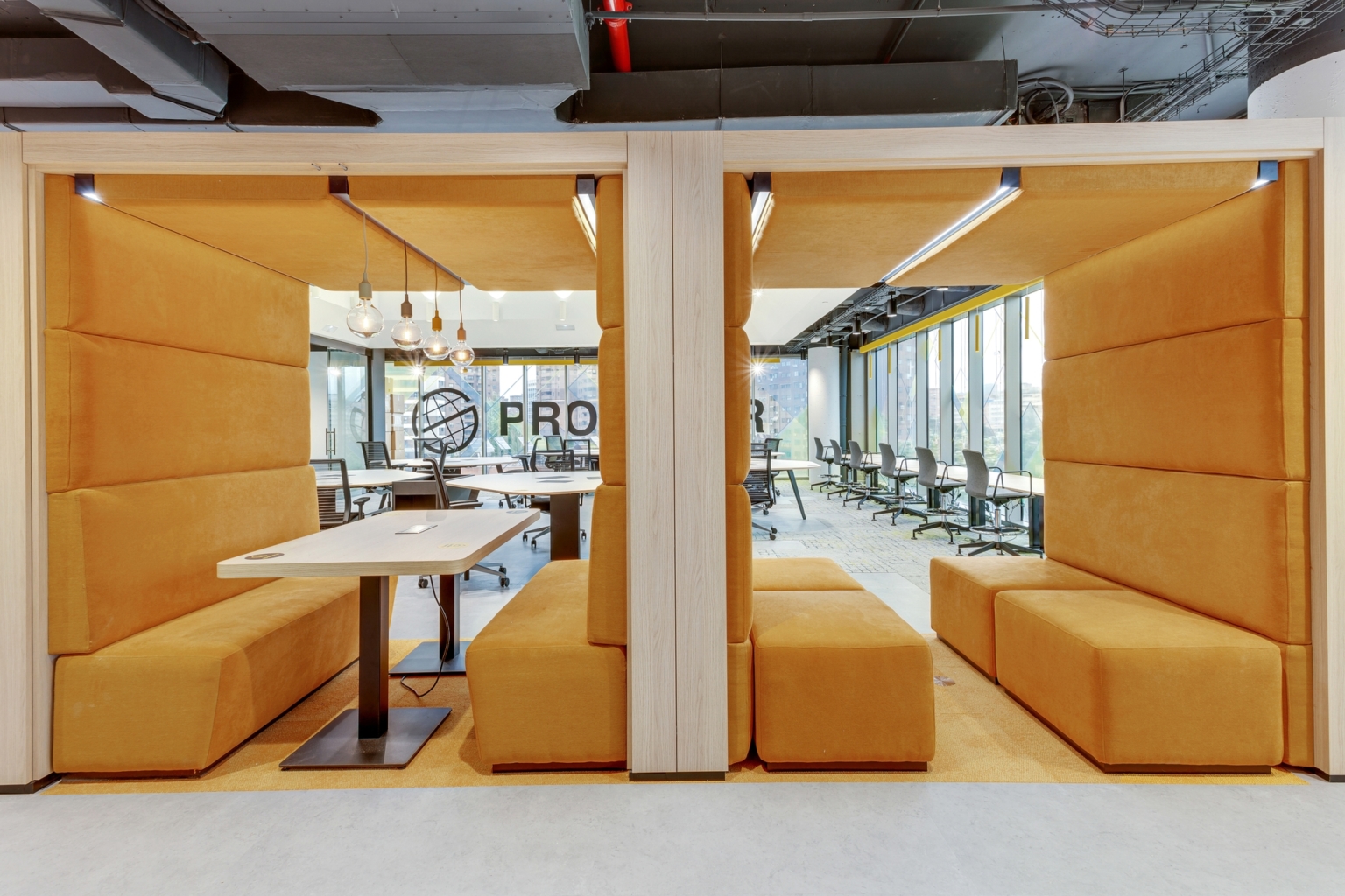 【Prosegurのオフィスデザイン】- スペイン, マドリッドのファミレス席