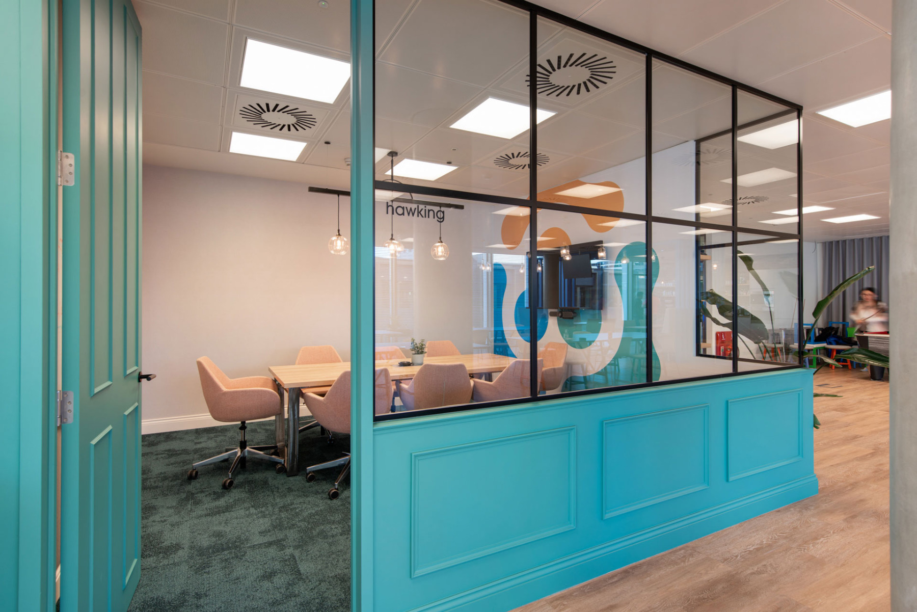 【Tripledotのオフィスデザイン】- イギリス, ロンドンの会議/ミーティングスペース