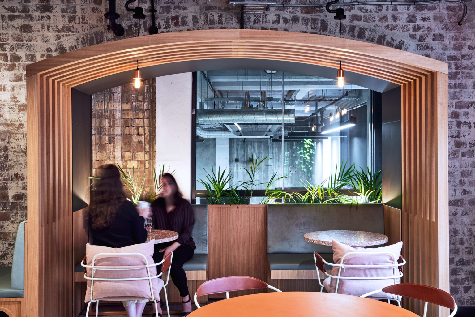 【Builtのオフィスデザイン】- オーストラリア, シドニーのカフェスペース