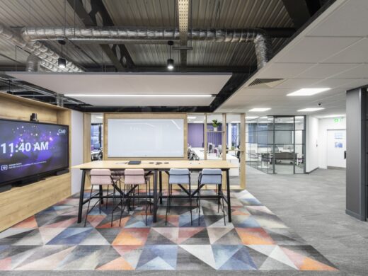 【CAEのオフィスデザイン】– イギリス,ヘメル・ヘムステッドのオープンスペース