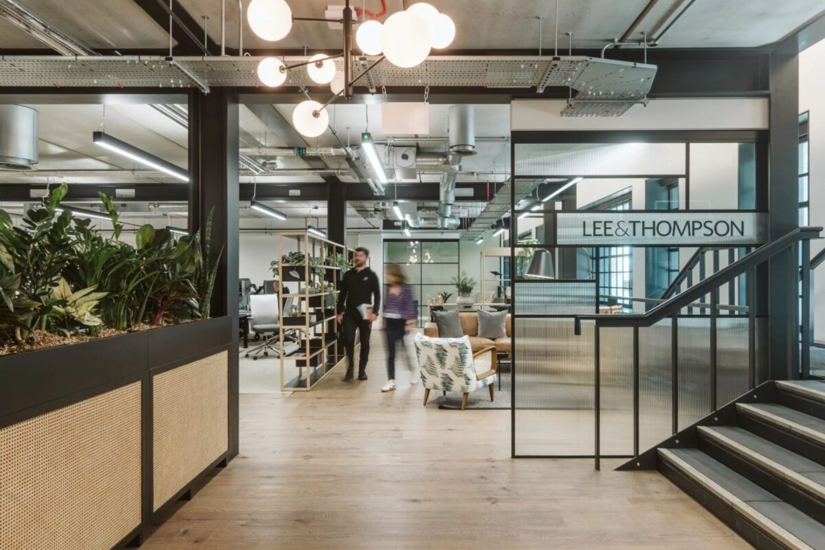 【Lee & Thompson法律事務所のオフィスデザイン】- イギリス, ロンドンのオープンスペース