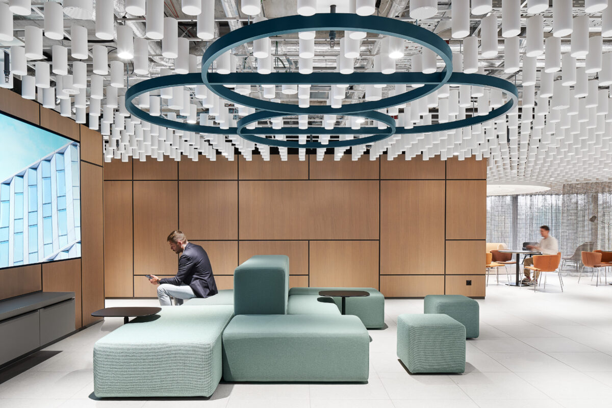 【某製薬会社のオフィスデザイン】- スイス, チューリッヒのオープンスペース
