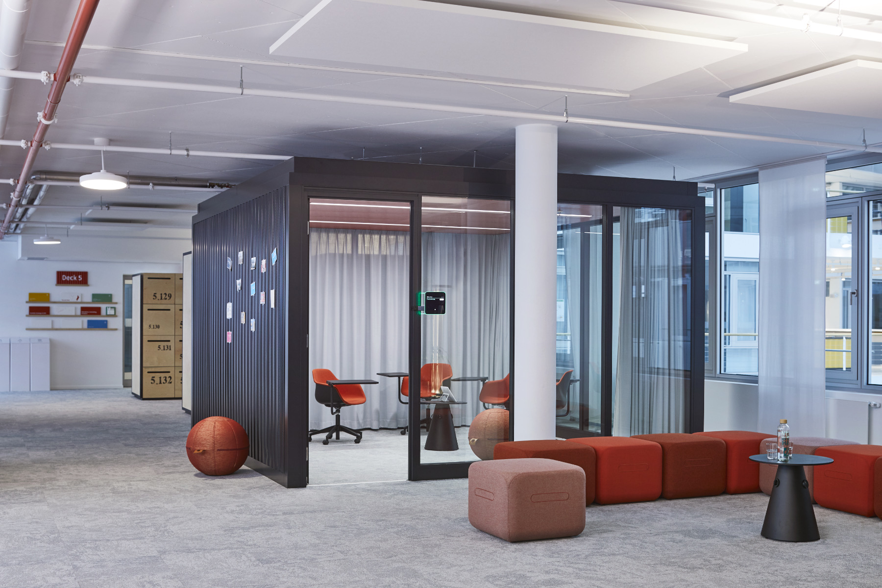 【New Work SEのオフィスデザイン】- ドイツ, ハンブルグの会議/ミーティングスペース