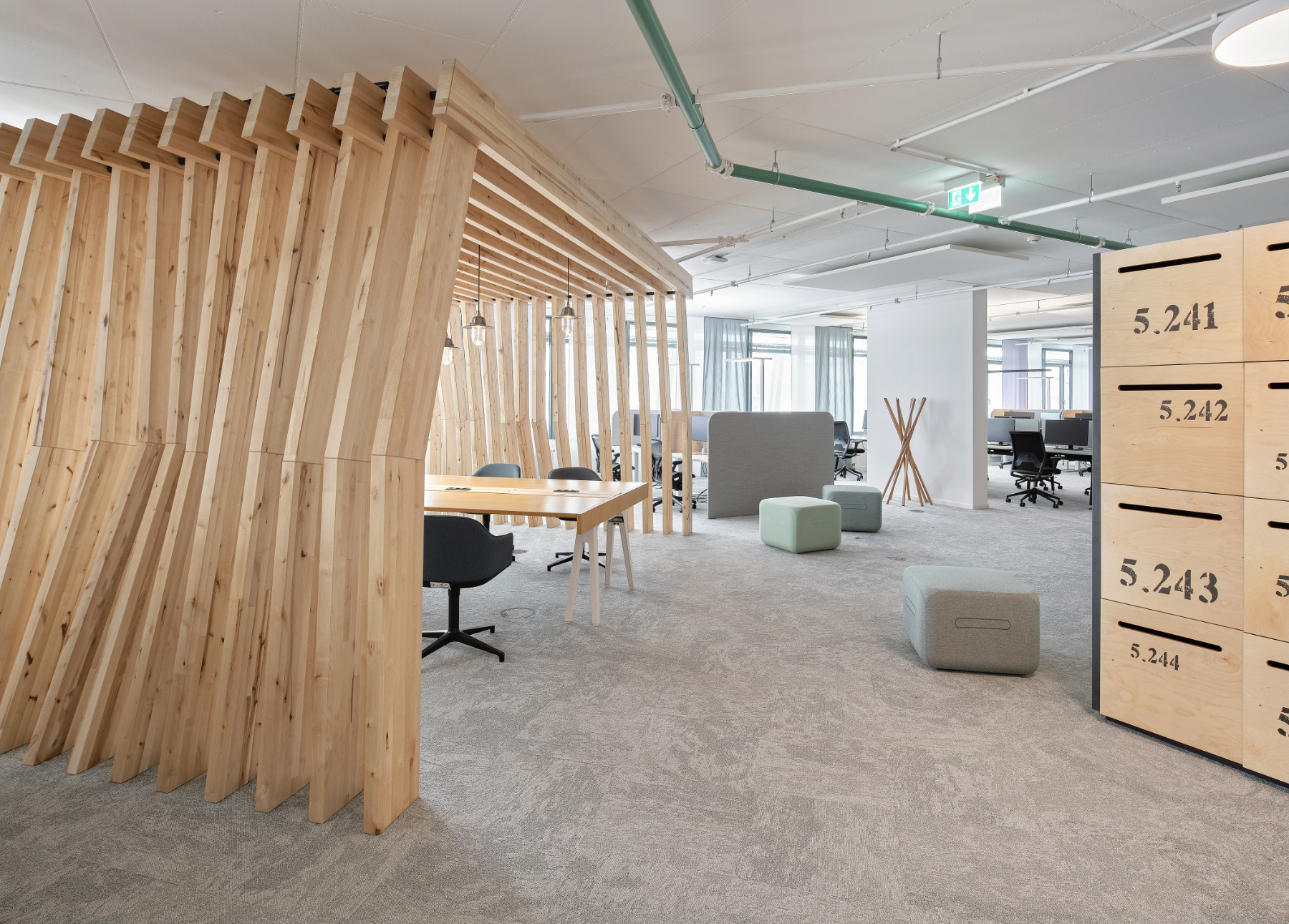 【New Work SEのオフィスデザイン】- ドイツ, ハンブルグの会議/ミーティングスペース