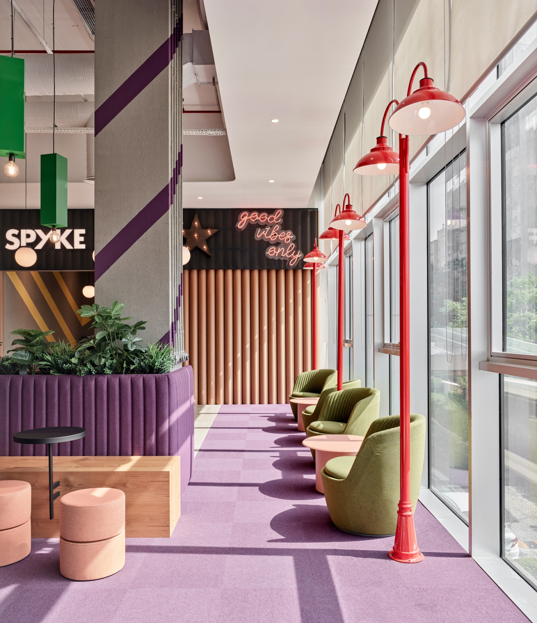 【Spyke Gamesのオフィスデザイン】- トルコ, イスタンブールのオープンスペース