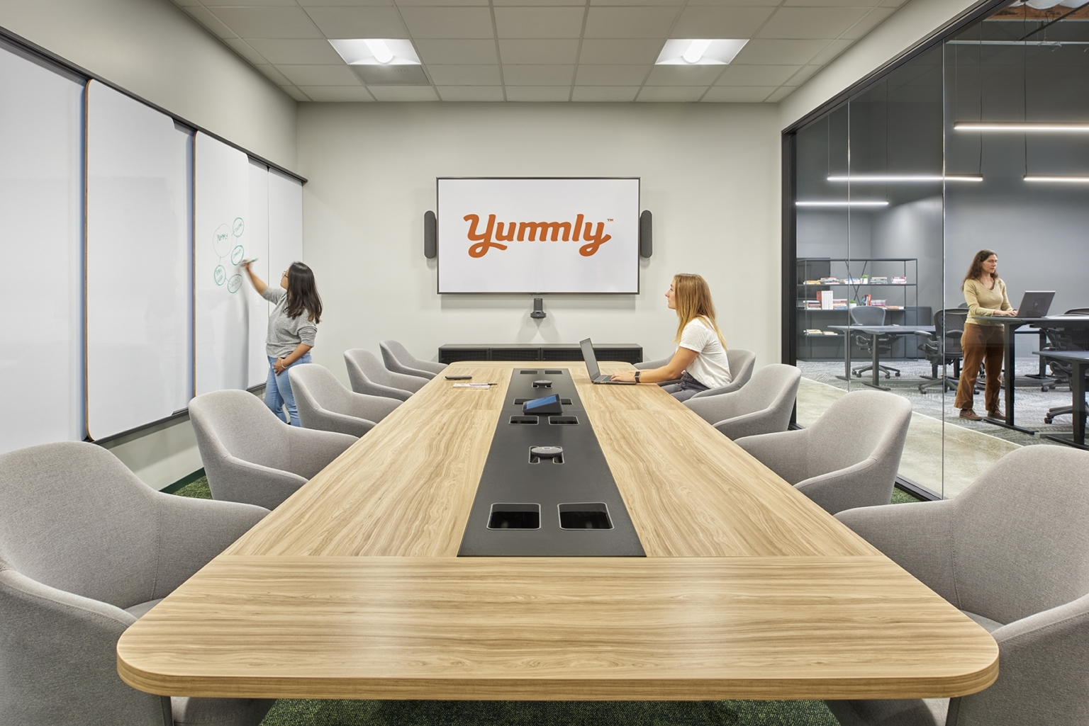 【Yummlyのオフィスデザイン】- カリフォルニア州, サンカルロスの会議/ミーティングスペース