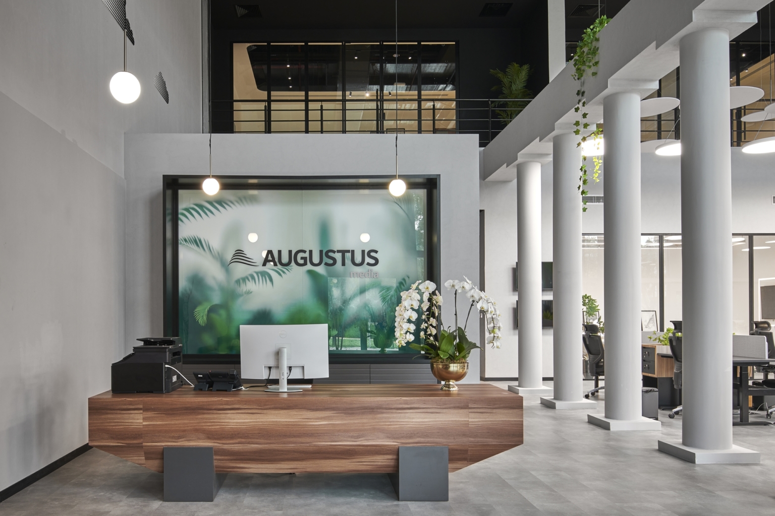 【Augustus Mediaのオフィスデザイン】- アラブ首長国連邦, ドバイの受付/エントランススペース