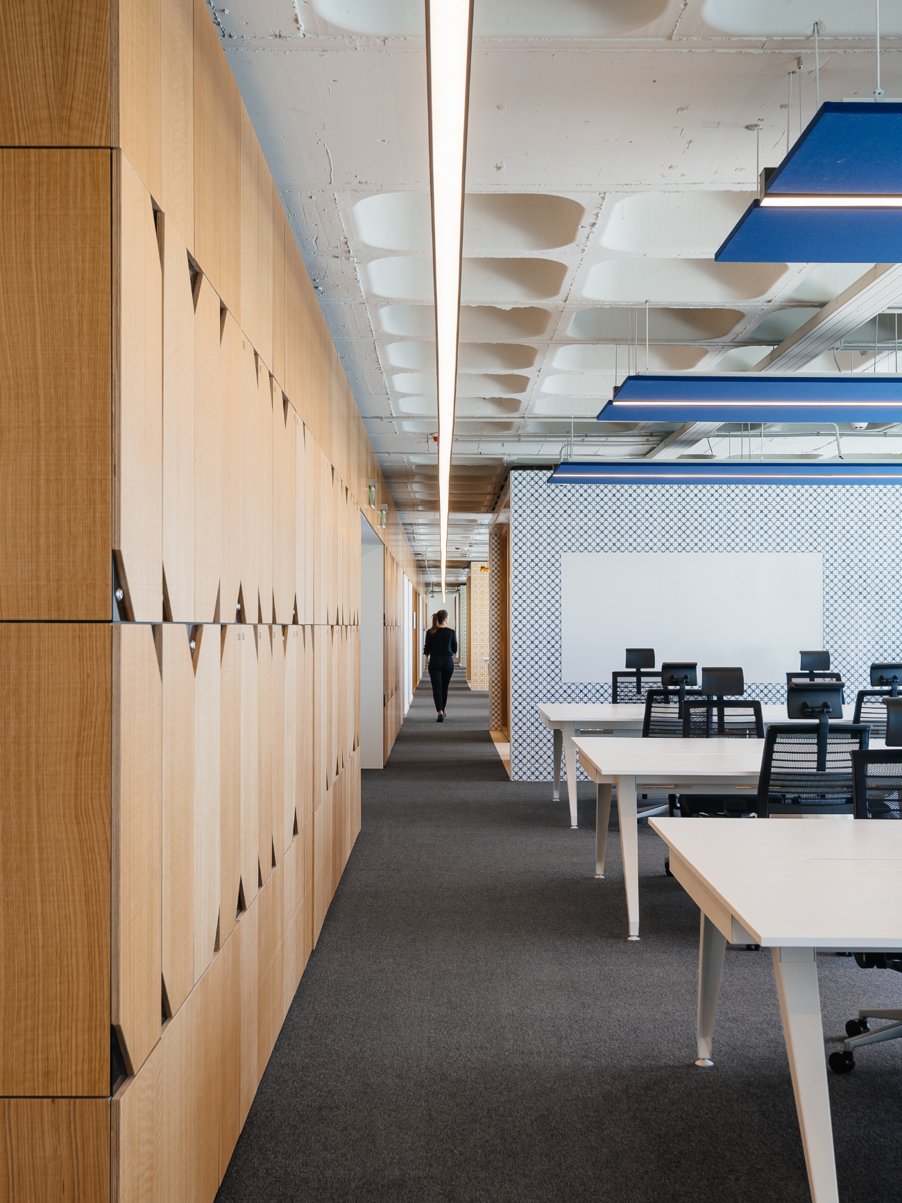 【OLXのオフィスデザイン】- ポルトガル, リスボンのワークスペース