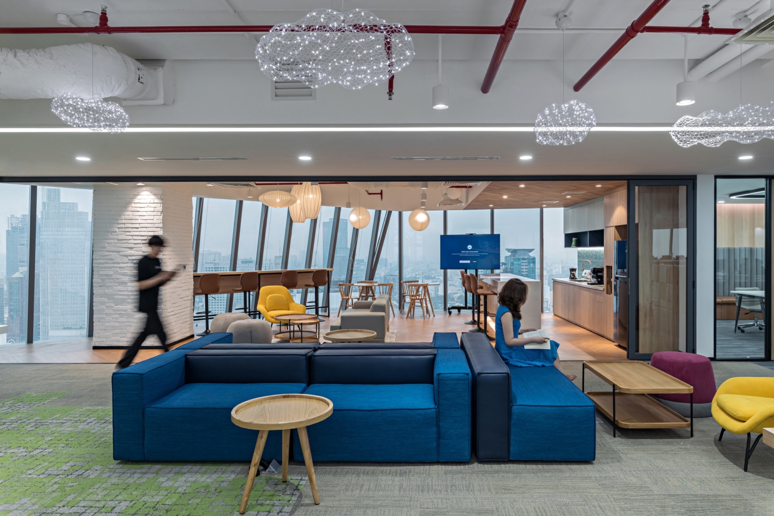 【ラクスルのオフィスデザイン】- ベトナム, ホーチミンのオープンスペース