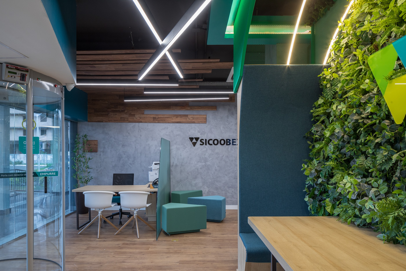 【SICOOBのオフィスデザイン】- ブラジル, ブラジリアのオープンスペース