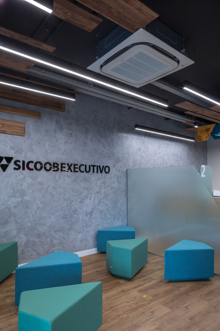【SICOOBのオフィスデザイン】- ブラジル, ブラジリアのオープンスペース