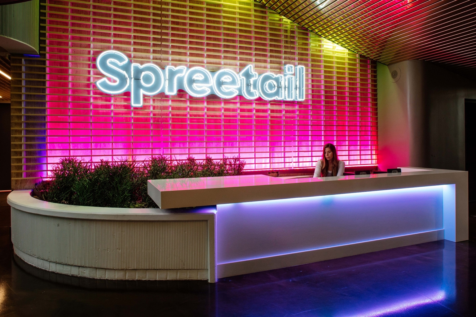 【Spreetailのオフィスデザイン】- ネブラスカ州, オマハの受付/エントランススペース