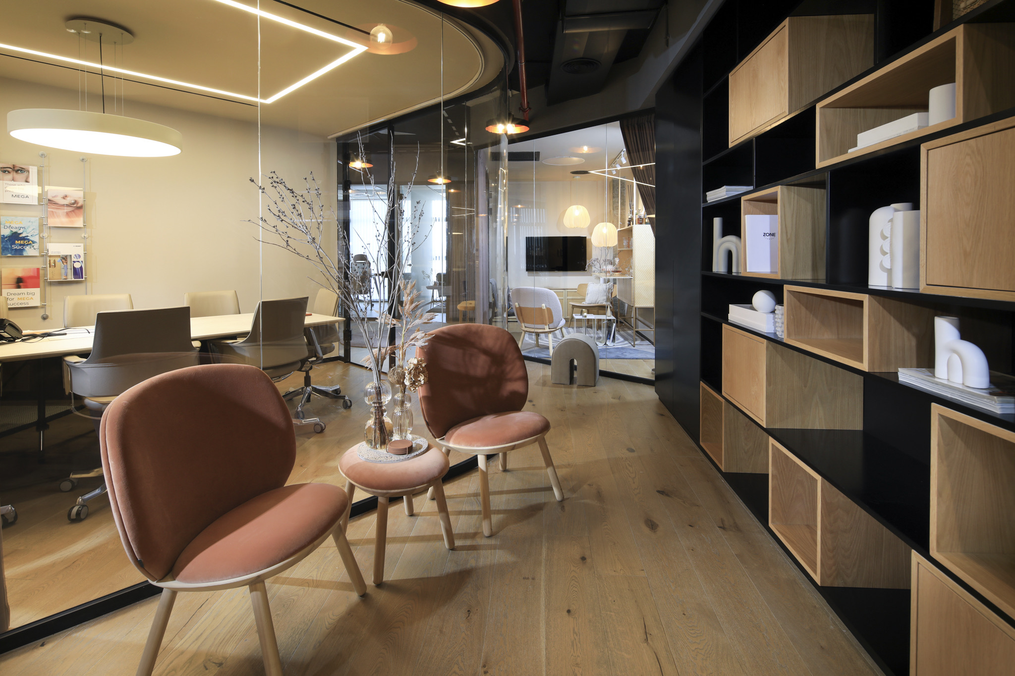 【Mega Mediaのオフィスデザイン】ラグジュアリーでくつろげるオフィス- イスラエル, リション・レティヨンのオープンスペース