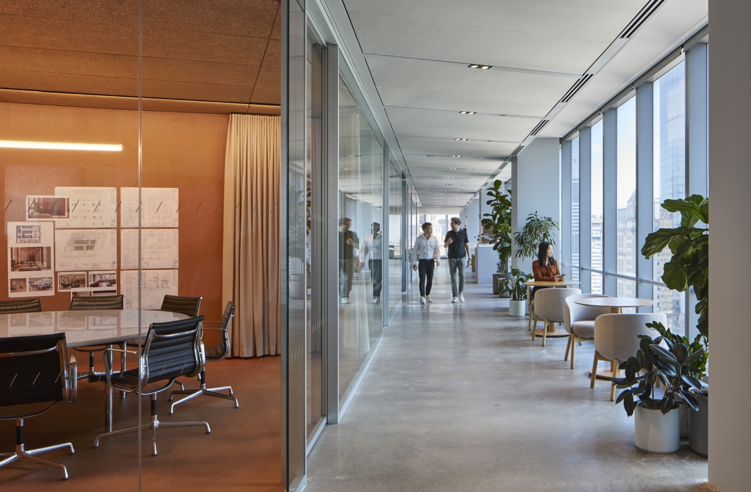 【Skidmore, Owings & Merrillのオフィスデザイン】- ニューヨーク州ニューヨーク市の会議/ミーティングスペース,廊下