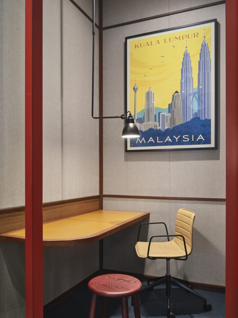 【Cushman & Wakefieldのオフィスデザイン】- シンガポールの集中スペース