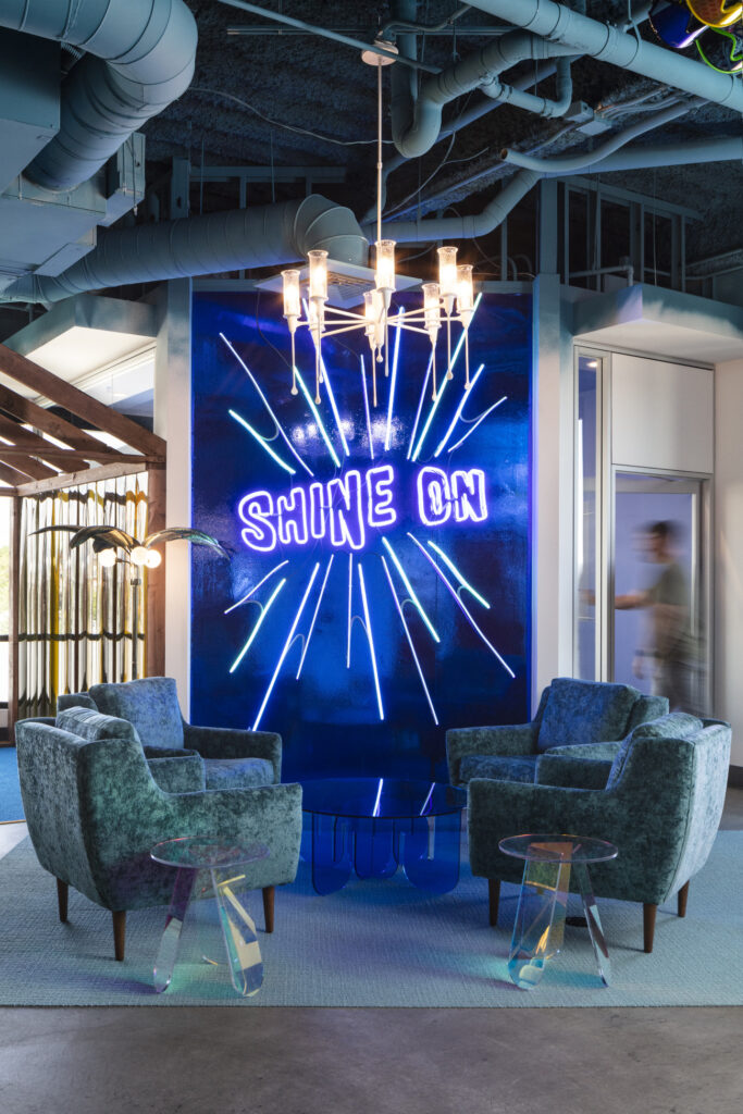 【Shinestyのオフィスデザイン】オフィス - コロラド州,デンバーのコミュニケーションスペース