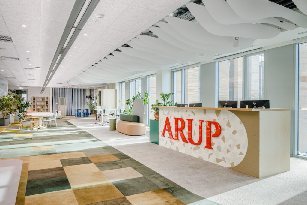【Arupのオフィスデザイン】- ポーランド, ワルシャワのエントランススペース