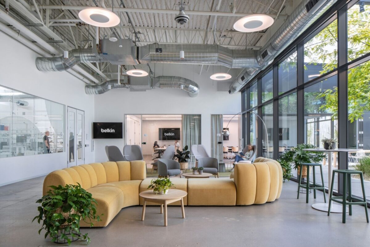 【Belkinのオフィスデザイン】- カリフォルニア州, エルセグンドのオープンスペース