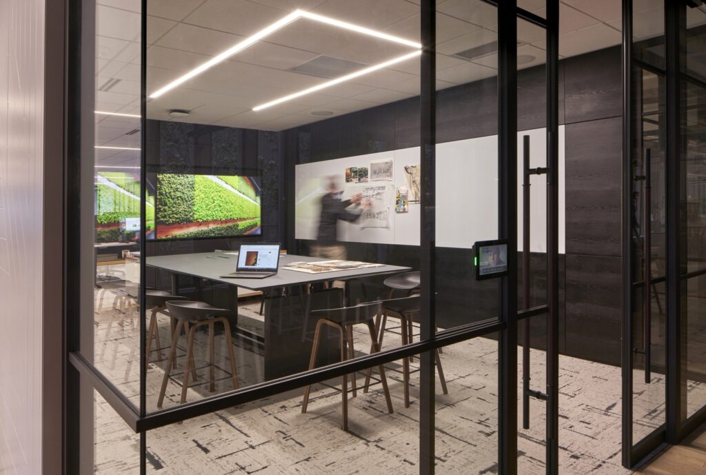 【Burgess Designのオフィスデザイン】- ワシントン州,シアトルの会議/ミーティングスペース