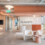 【Claroryのオフィスデザイン】- イスラエル, テルアビブのエントランススペース