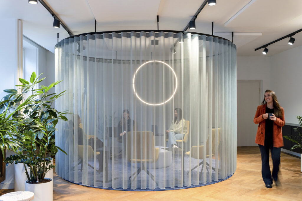 【Miroのオフィスデザイン】- オランダ, アムステルダムの会議/ミーティングスペース