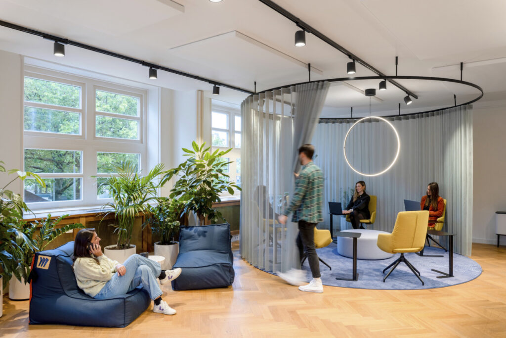 【Miroのオフィスデザイン】- オランダ, アムステルダムの会議/ミーティングスペース