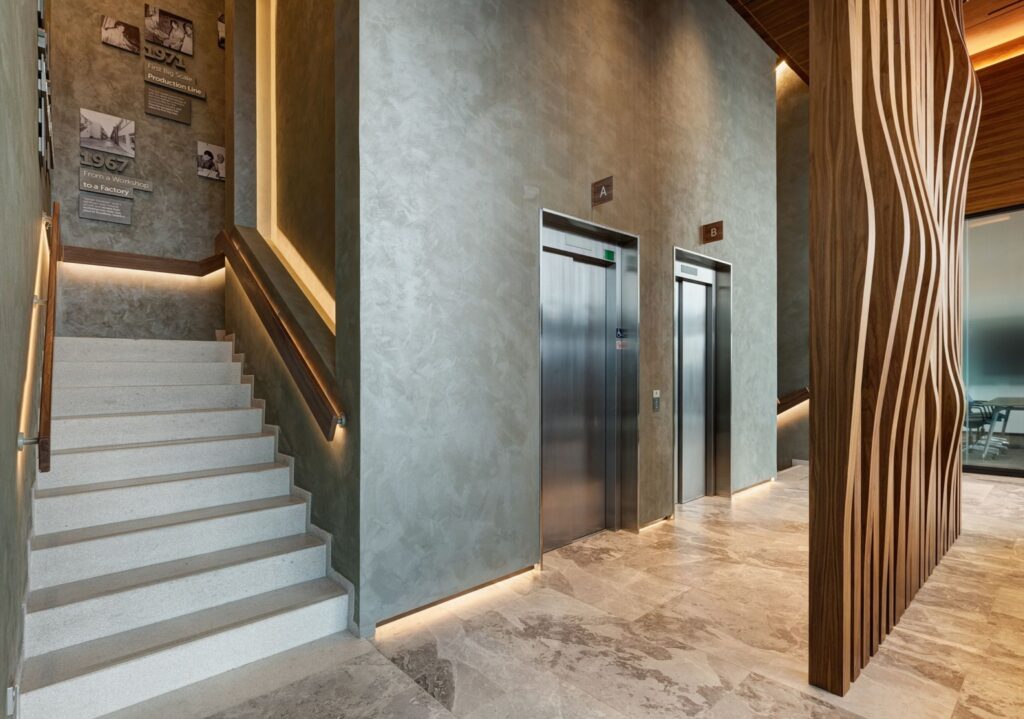 【Pelsan Tekstilのオフィスデザイン】- トルコ, テキルダグの階段エリア
