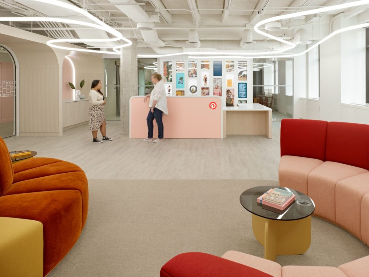 【Pinterestのオフィスデザイン】- カナダ, トロントのエントランススペース