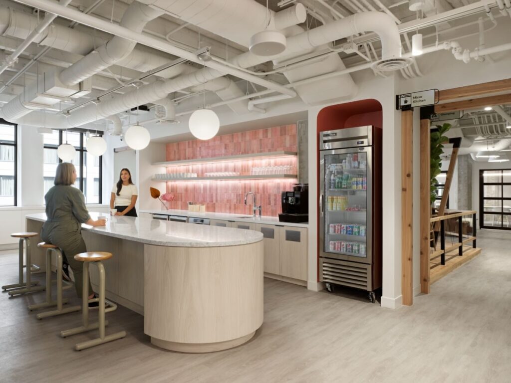【Pinterestのオフィスデザイン】- カナダ, トロントのカフェスペース
