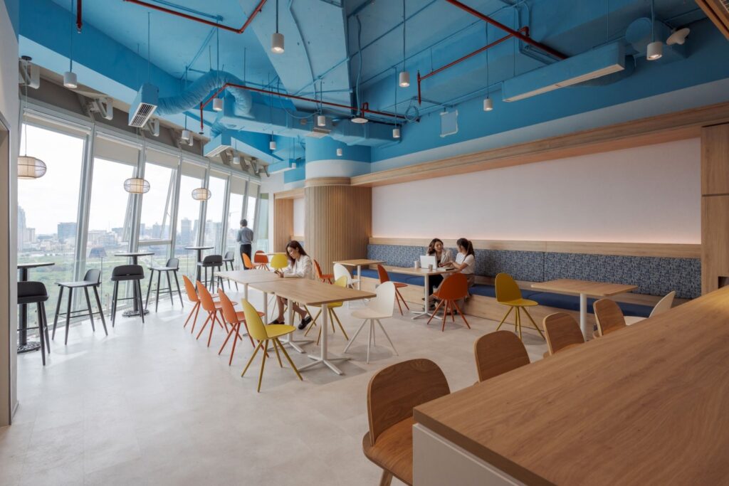 【Maerskのオフィスデザイン】- ベトナム、ホーチミン市のオープンスペース【Maerskのオフィスデザイン】- ベトナム、ホーチミン市のオープンスペース