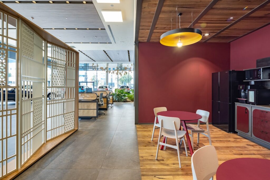 【スズキのショールーム&オフィスデザイン】- イスラエル, テルアビブのカフェスペース